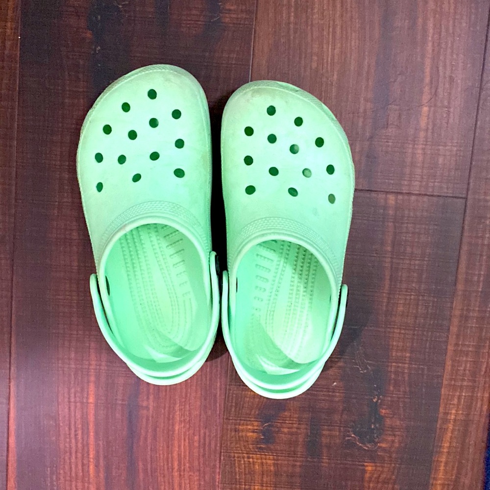 Green Crocs Size 3 Kids Unisex